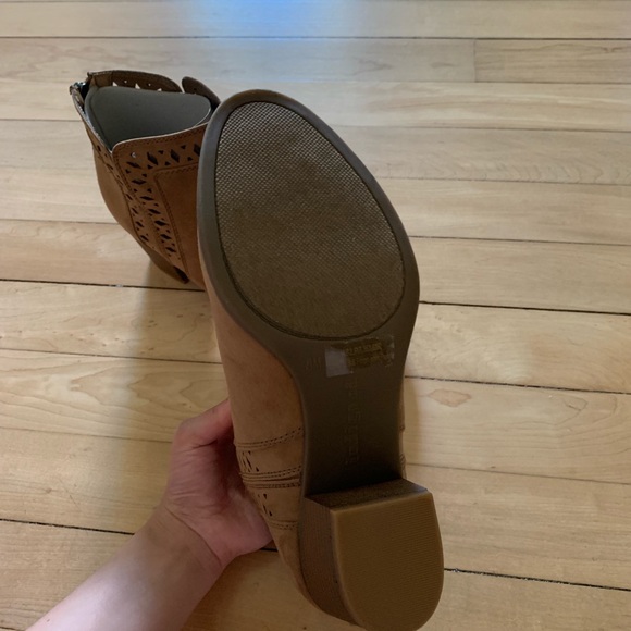 NWT Indigo Rd. Booties Size 8 - Picture 2 of 5